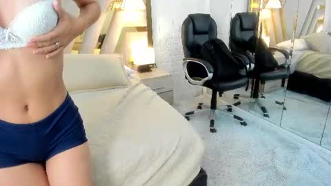 moon_ariana0 online show from July 10, 2:05 am