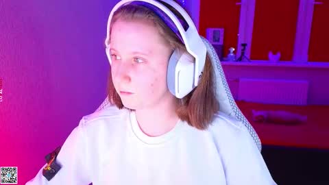 Lola online show from November 25, 3:55 pm