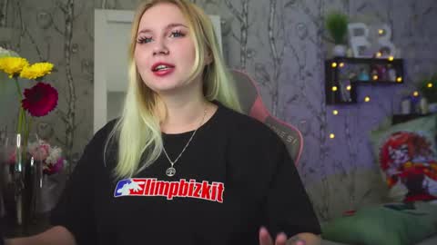 Emilia online show from March 10, 10:19 am