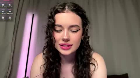 moonfaairy online show from March 26, 7:19 pm