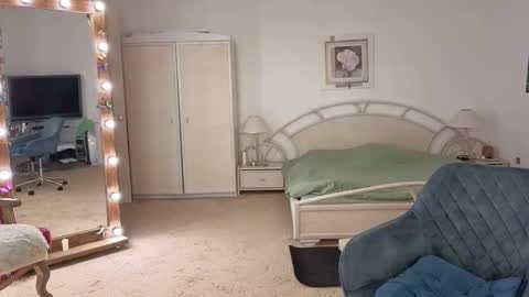 Jane online show from November 4, 6:37 am