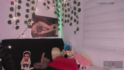 moonliight__ online show from February 9, 11:40 pm