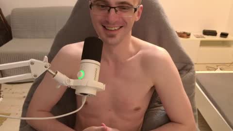 Moonsire online show from April 6, 7:48 pm