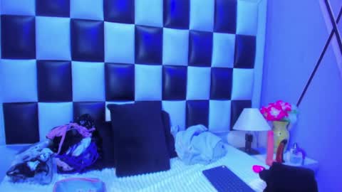 morganasmit_ online show from June 25, 2:33 pm