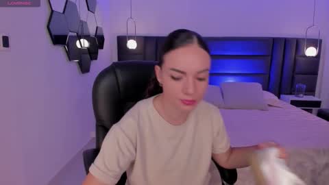 Morgan Hicks online show from November 14, 7:27 pm