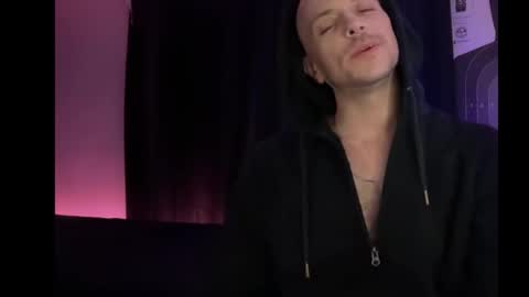 mount_vesuvius online show from March 27, 12:38 am