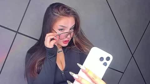 Carolina online show from October 15, 3:35 pm