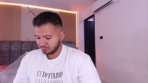 MIKEE online show from April 9, 3:10 am