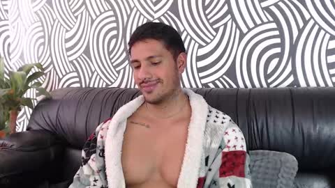 AARON online show from December 6, 12:11 pm