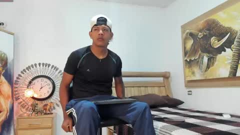 mr_stiven_ online show from May 19, 3:24 am