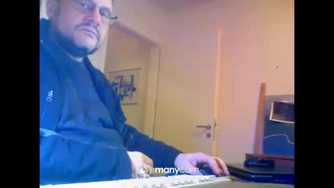 MrJohnsen1975 online show from November 18, 6:44 pm