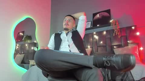 Mr Fox online show from February 7, 9:29 pm