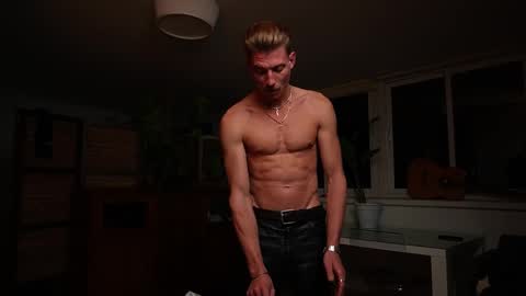 Mr Long online show from November 28, 10:28 pm