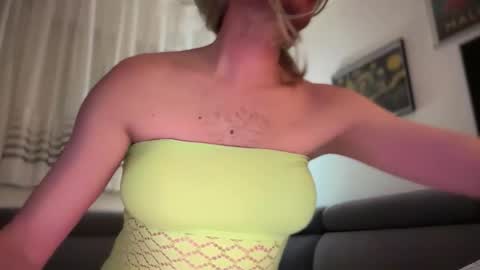 TaleOfLaura online show from April 9, 9:42 pm