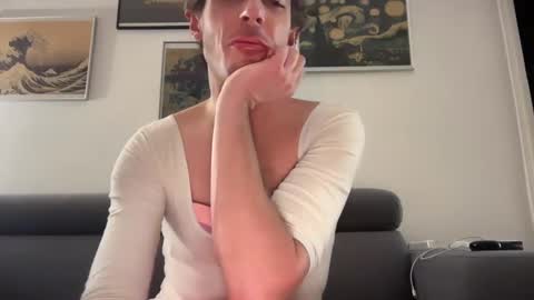 TaleOfLaura online show from December 23, 2:13 am