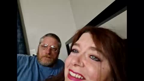 mrnmrsfucks4u online show from April 19, 3:40 am