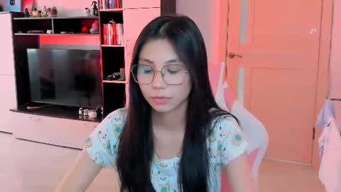 ms_emily_ online show from June 10, 11:53 am