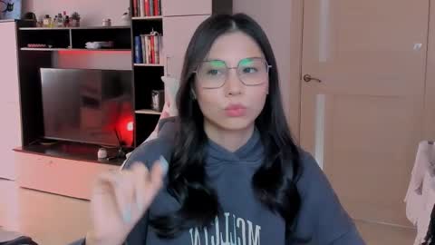 ms_emily_ online show from April 23, 12:29 pm