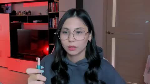 ms_emily_ online show from April 23, 11:18 am