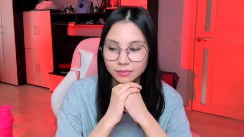 ms_emily_ online show from October 31, 9:53 am