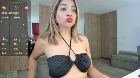 Snapshot of ms_valerypawg chatting on March 2, 10:03 am Valery Torres  online show from March 2, 10:03 am