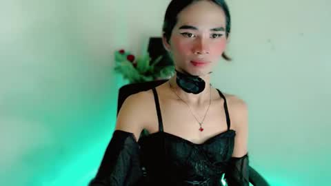 mscherry_ online show from April 4, 4:19 am