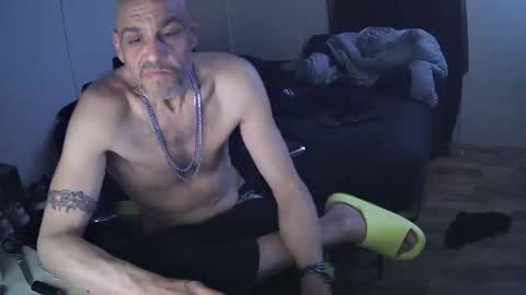 Muffdiver online show from March 8, 5:33 am