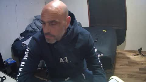 Muffdiver online show from April 19, 6:54 pm