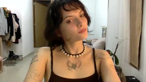 Snapshot of munchi_ chatting on February 20, 1:46 am online show from February 20, 1:46 am