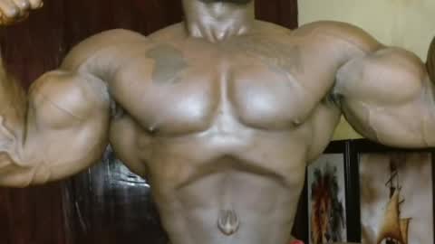 musclegod23 online show from March 19, 1:33 am
