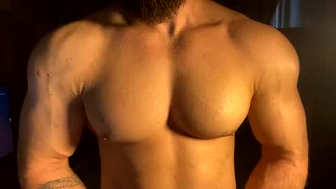 muscularjuggler online show from May 29, 2:42 am