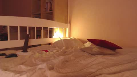 Hannah  welcome  online show from November 22, 3:10 pm