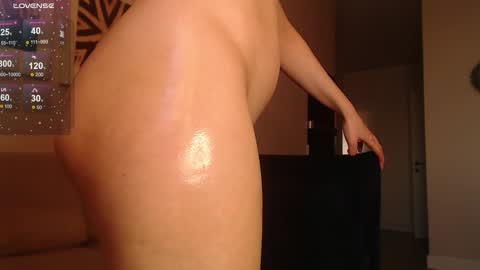Snapshot of my_hannah chatting on January 20, 1:32 pm Hannah  welcome  online show from January 20, 1:32 pm