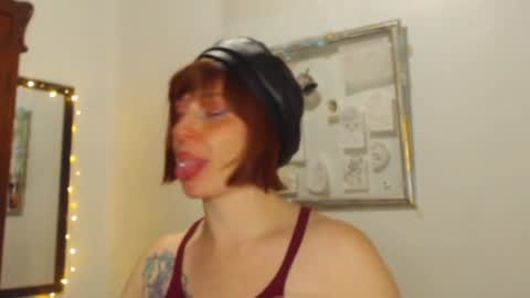     sara      i know you love me xoxox     online show from December 5, 7:32 am