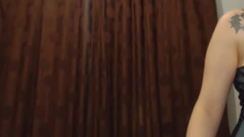     sara      i know you love me xoxox     online show from October 23, 8:49 am