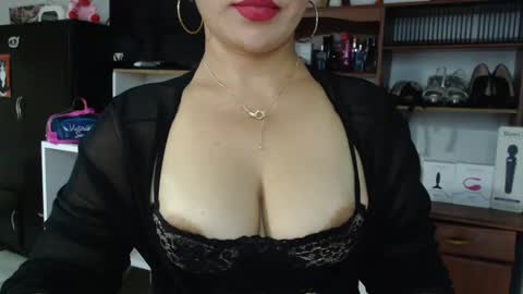 Nadia  online show from February 3, 7:29 am