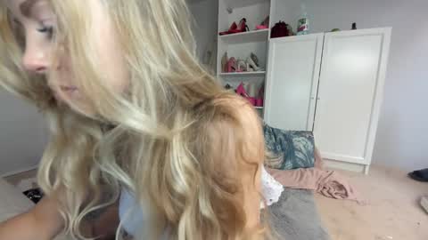 Snapshot of nadyasoft chatting on October 1, 10:03 am Nadyasoft online show from October 1, 10:03 am