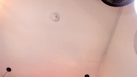 Snapshot of nahia_low chatting on February 3, 5:18 am  Valeria  online show from February 3, 5:18 am