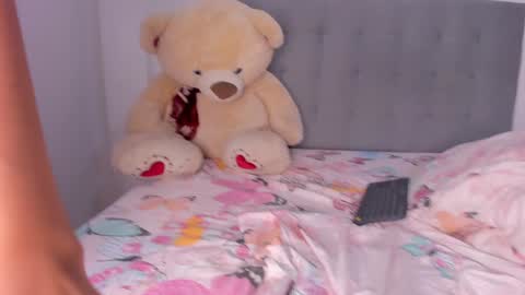 Laura online show from January 24, 11:34 pm