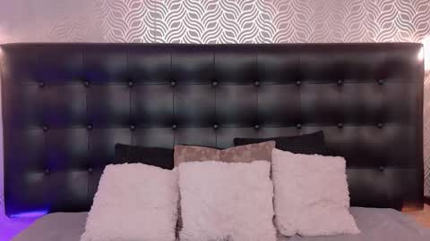 naiaramasson_ online show from March 27, 12:06 pm