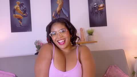 nairagold_ online show from April 23, 1:02 am