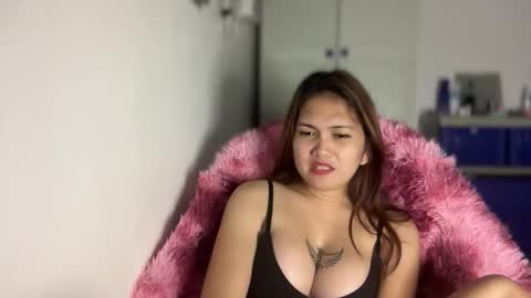 MARY MAE online show from December 3, 1:37 am