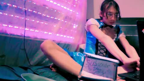Snapshot of najimi_uwu chatting on October 8, 4:29 am NAJI online show from October 8, 4:29 am