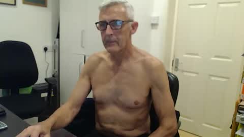 nakedcarpenteruk online show from December 16, 6:58 pm