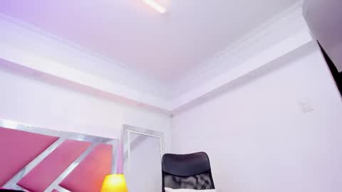 Ebony hot online show from March 5, 12:30 am