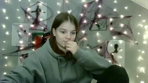 Nana online show from October 3, 8:22 am