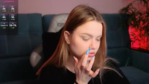 Snapshot of nanami_v02 chatting on October 20, 9:03 am Maeve online show from October 20, 9:03 am