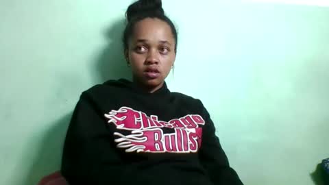 nandrianina416143 online show from April 1, 1:52 pm