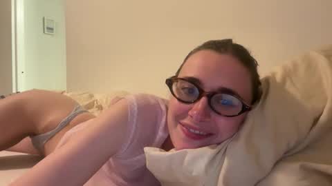 Naomi      online show from May 25, 2:28 am