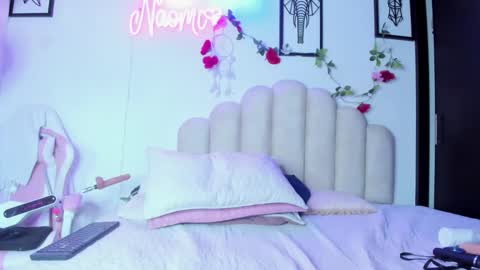 Snapshot of naomiasha_ chatting on March 4, 3:55 am    online show from March 4, 3:55 am